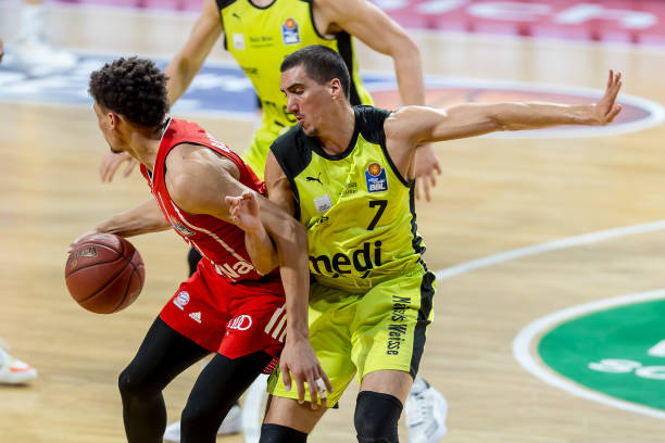 也向其他球 也向其他球