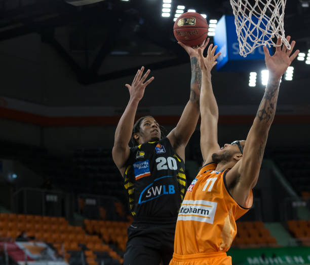 对高空球的 对高空球的